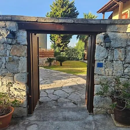 The House In Droushia * Dhrousha
